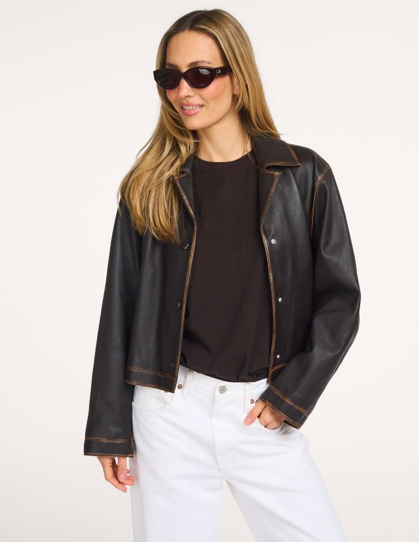 Ontdek de Solly, organic cotton T-shirt van Samsoe Samsoe bij Orangebag. Op werkdagen voor 21:45 besteld, morgen in huis.