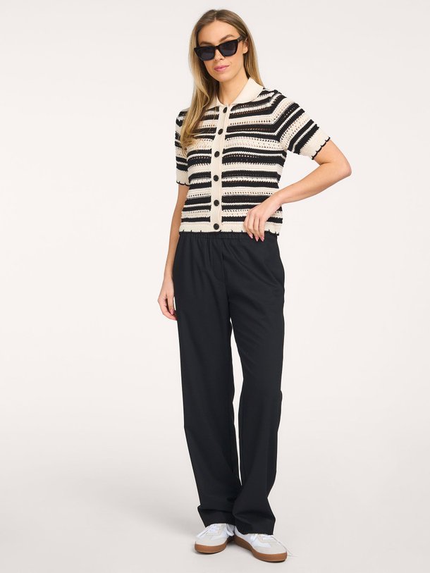 Ontdek de Sahoys, viscosemix broek van Samsoe Samsoe bij Orangebag. Op werkdagen voor 21:45 besteld, morgen in huis.