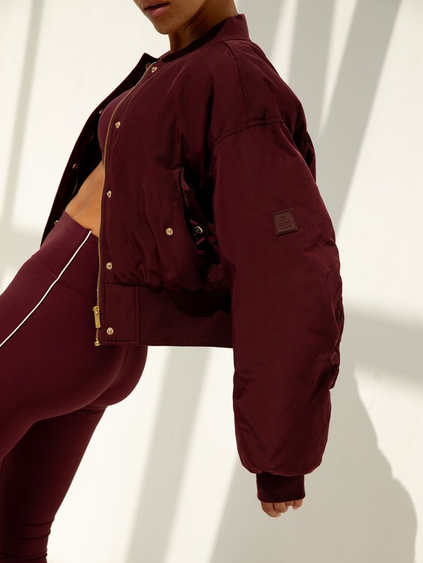 Ontdek de Leah, viscosemix bomber jack van The Lola Club bij Orangebag. Op werkdagen voor 21:45 besteld, morgen in huis.