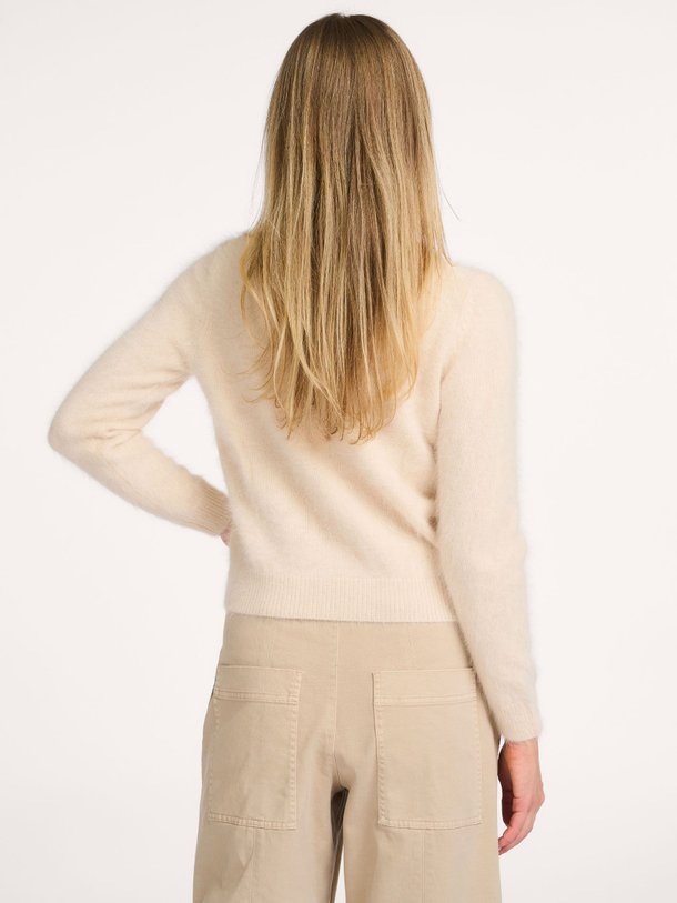 Ontdek de Datti, angoramix trui van Bellerose bij Orangebag. Op werkdagen voor 21:45 besteld, morgen in huis.