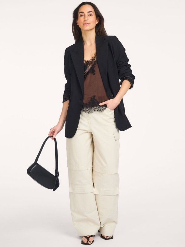 Ontdek de Vola, viscosemix blazer van Co'Couture bij Orangebag. Op werkdagen voor 21:45 besteld, morgen in huis.