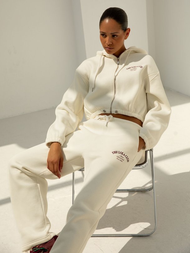 Ontdek de Maya, katoenmix joggingsbroek van The Lola Club bij Orangebag. Op werkdagen voor 21:45 besteld, morgen in huis.