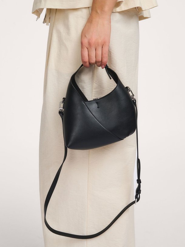 Ontdek de Sakaia, lederen crossbody tas van Samsoe Samsoe bij Orangebag. Op werkdagen voor 21:45 besteld, morgen in huis.