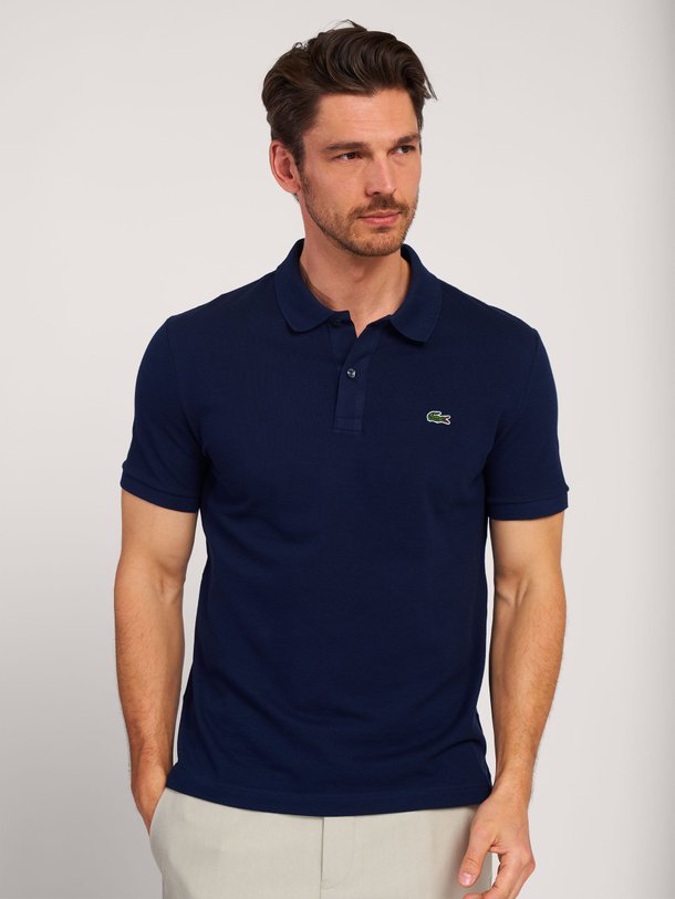 Ontdek de Katoenen logo polo van Lacoste bij Orangebag. Op werkdagen voor 21:45 besteld, morgen in huis.