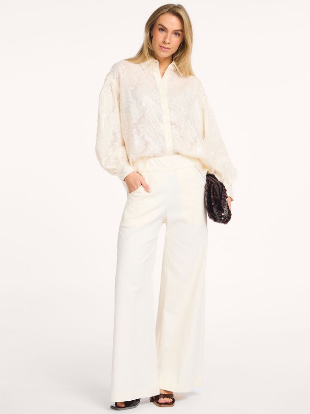 Ontdek de Candi, viscose blouse met pailletten van Frnch bij Orangebag. Op werkdagen voor 21:45 besteld, morgen in huis.