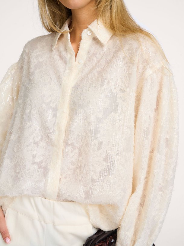 Ontdek de Candi, viscose blouse met pailletten van Frnch bij Orangebag. Op werkdagen voor 21:45 besteld, morgen in huis.