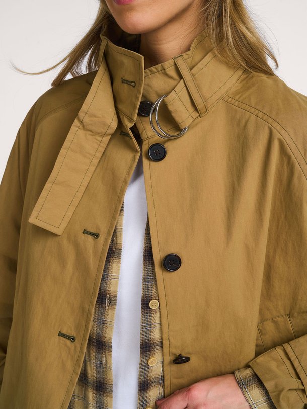 Ontdek de Hubble, katoenmix trenchcoat van Bellerose bij Orangebag. Op werkdagen voor 21:45 besteld, morgen in huis.