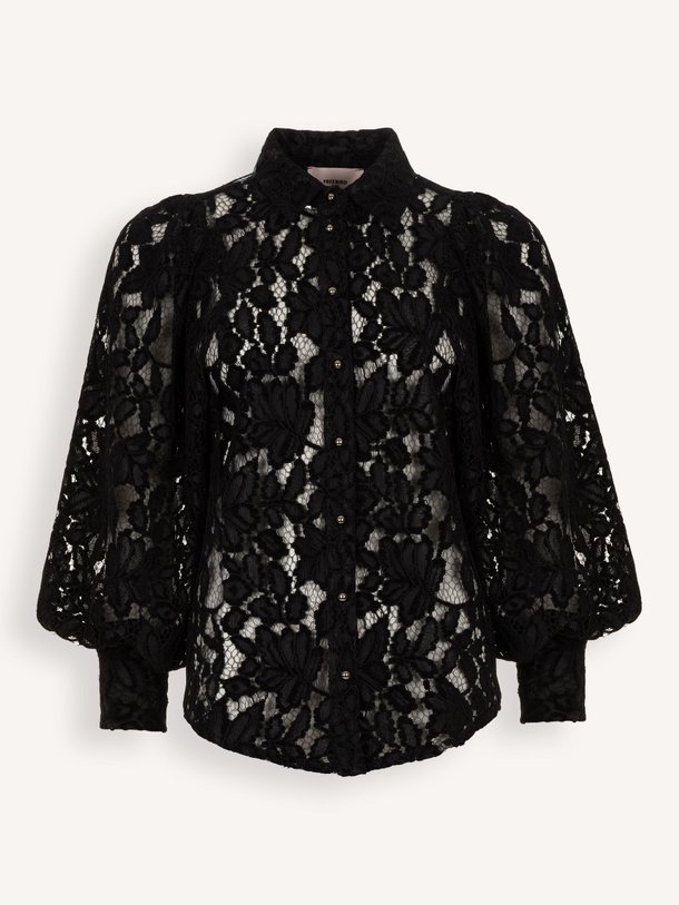 Ontdek de Kendall, geweven kanten blouse van Freebird bij Orangebag. Op werkdagen voor 21:45 besteld, morgen in huis.