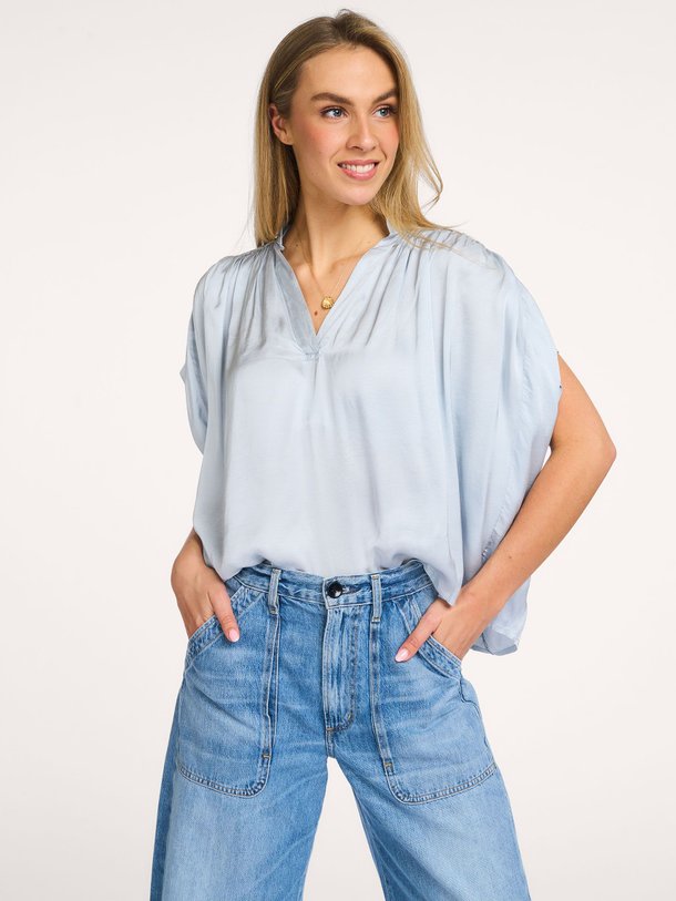 Ontdek de Viscosemix top met borduursel van Greek Archaic Kori bij Orangebag. Op werkdagen voor 21:45 besteld, morgen in huis.