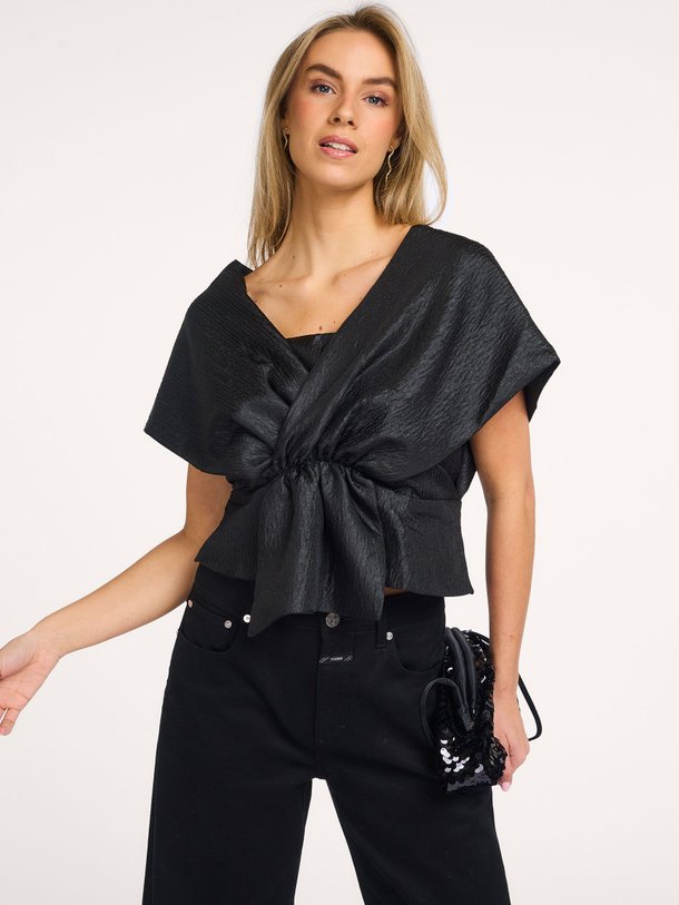Ontdek de Simone, geweven top van By-Bar bij Orangebag. Op werkdagen voor 21:45 besteld, morgen in huis.