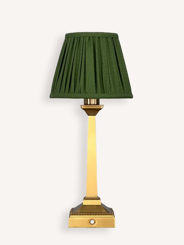 Ontdek de Charlie, draadloze tafellamp van Club Carlotta bij Orangebag. Op werkdagen voor 21:45 besteld, morgen in huis.