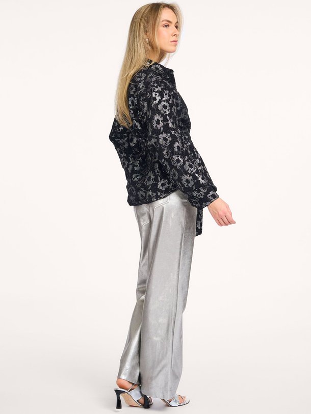 Ontdek de Giuni, katoenmix blouse met lurex van Frnch bij Orangebag. Op werkdagen voor 21:45 besteld, morgen in huis.
