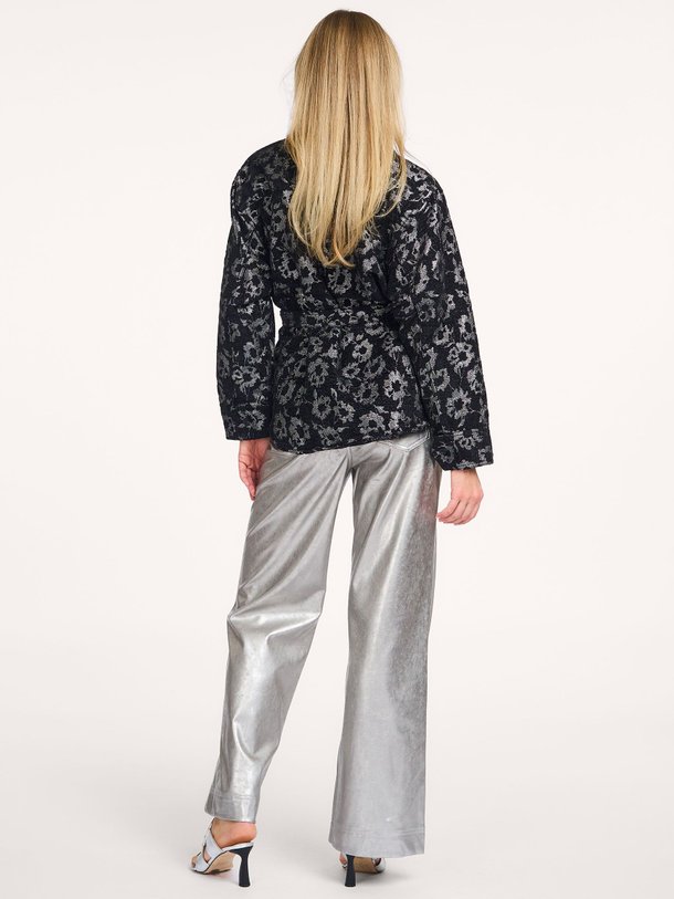 Ontdek de Giuni, katoenmix blouse met lurex van Frnch bij Orangebag. Op werkdagen voor 21:45 besteld, morgen in huis.