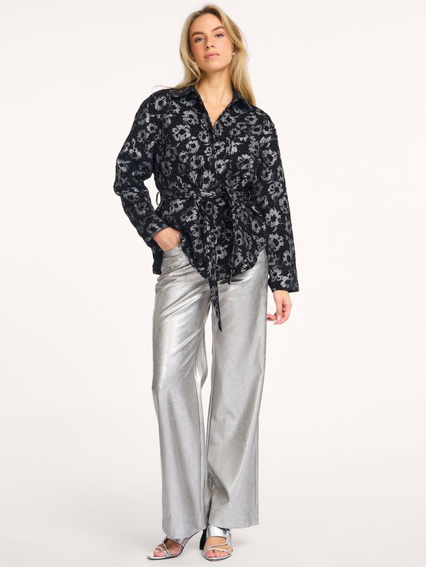 Ontdek de Giuni, katoenmix blouse met lurex van Frnch bij Orangebag. Op werkdagen voor 21:45 besteld, morgen in huis.