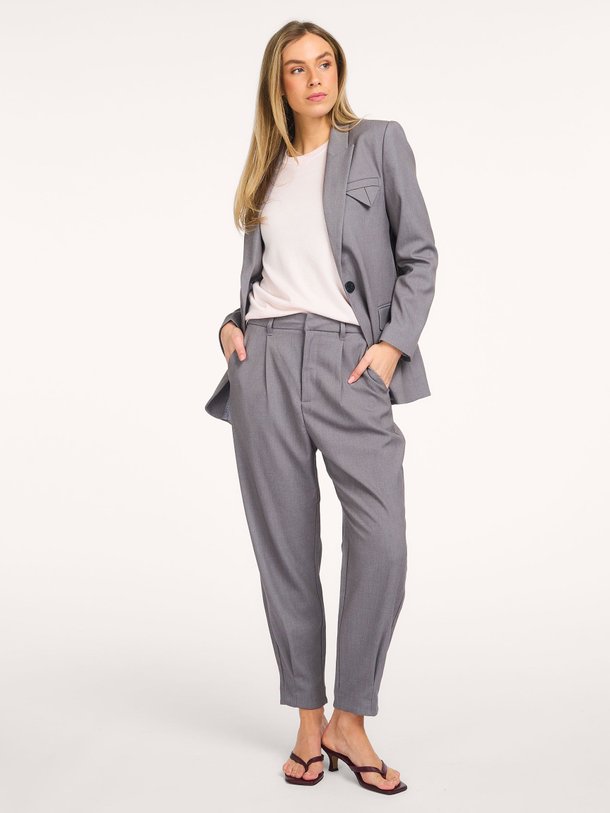 Ontdek de Tailor, viscosemix pantalon van Copenhagen Muse bij Orangebag. Op werkdagen voor 21:45 besteld, morgen in huis.