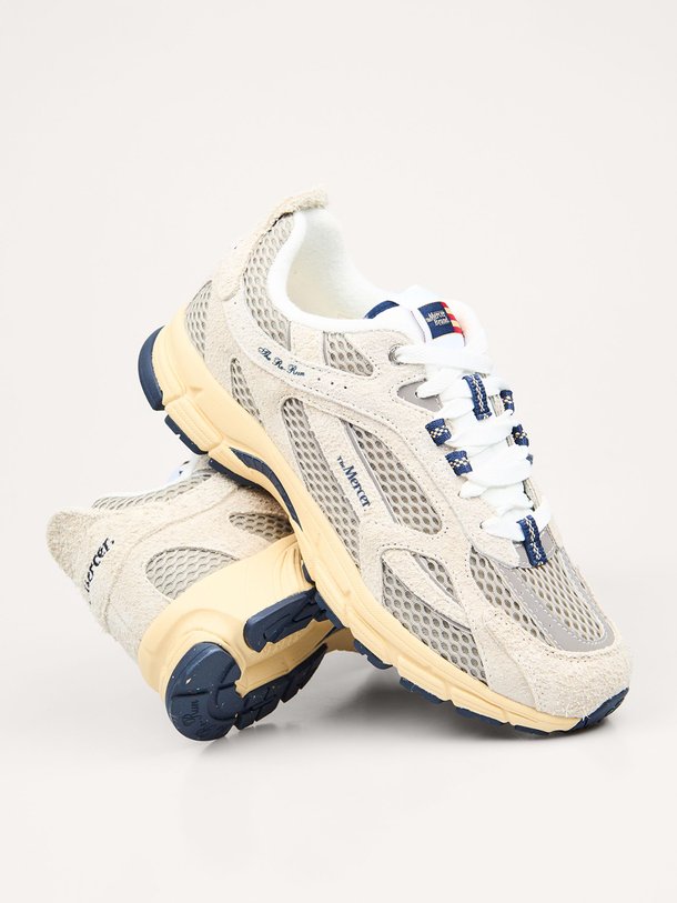 Ontdek de Re-Run Americana, suède sneakers van Mercer Amsterdam bij Orangebag. Op werkdagen voor 21:45 besteld, morgen in huis.