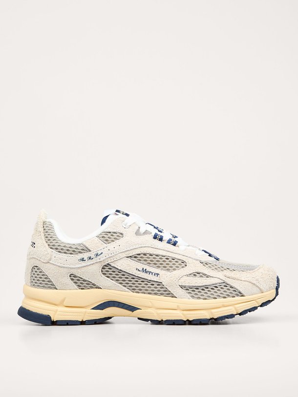 Ontdek de Re-Run Americana, suède sneakers van Mercer Amsterdam bij Orangebag. Op werkdagen voor 21:45 besteld, morgen in huis.