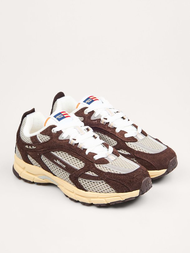 Ontdek de Re-Run Americana, suède sneakers van Mercer Amsterdam bij Orangebag. Op werkdagen voor 21:45 besteld, morgen in huis.