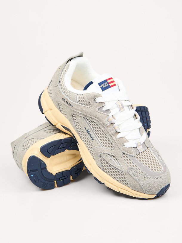 Ontdek de Re-Run Americana, suède sneakers van Mercer Amsterdam bij Orangebag. Op werkdagen voor 21:45 besteld, morgen in huis.