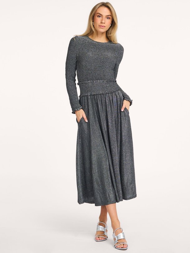 Ontdek de Debbie, gebreide lurex jurk van Frnch bij Orangebag. Op werkdagen voor 21:45 besteld, morgen in huis.