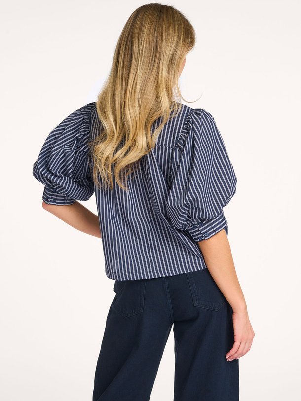 Ontdek de Etta, katoenmix gestreepte blouse van Neo Noir bij Orangebag. Op werkdagen voor 21:45 besteld, morgen in huis.