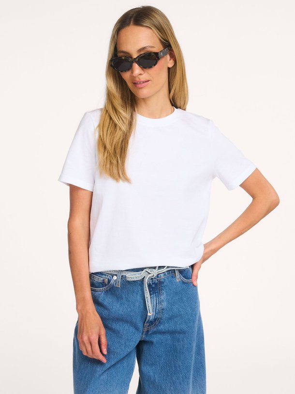 Ontdek de Sasade, organic cotton T-shirt van Samsoe Samsoe bij Orangebag. Op werkdagen voor 21:45 besteld, morgen in huis.