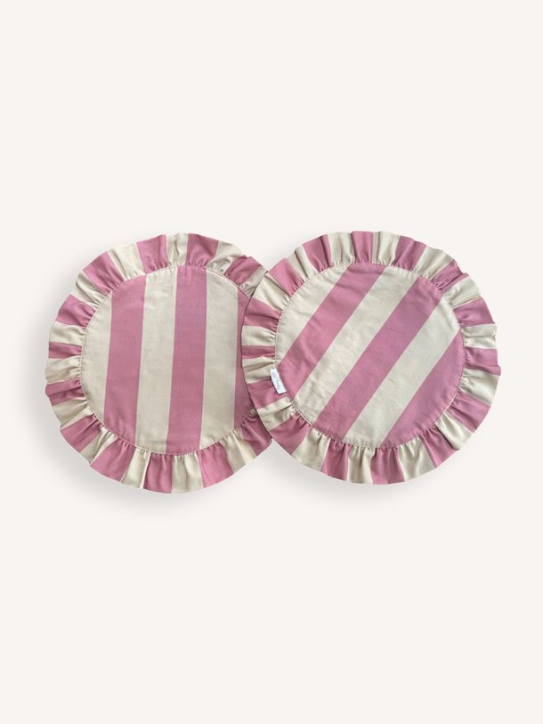 Ontdek de Darcy, katoenen gestreepte placemats van Club Carlotta bij Orangebag. Op werkdagen voor 21:45 besteld, morgen in huis.