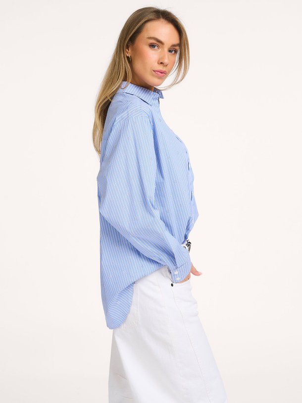 Ontdek de Dalma, katoenmix gestreepte blouse met strass van Neo Noir bij Orangebag. Op werkdagen voor 21:45 besteld, morgen in huis.