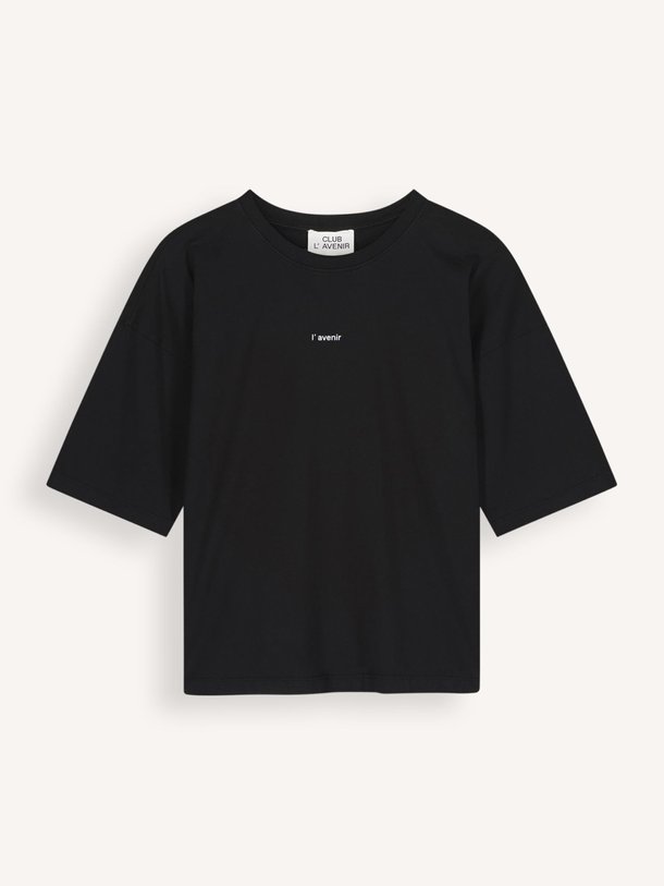 Ontdek de Cloe, katoenen logo T-shirt van Club L`avenir bij Orangebag. Op werkdagen voor 21:45 besteld, morgen in huis.