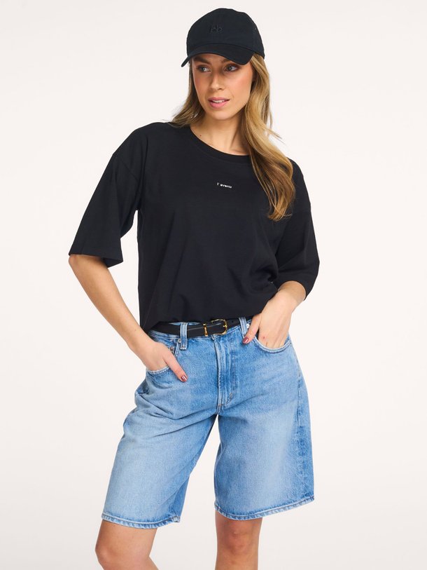 Ontdek de Cloe, katoenen logo T-shirt van Club L`avenir bij Orangebag. Op werkdagen voor 21:45 besteld, morgen in huis.