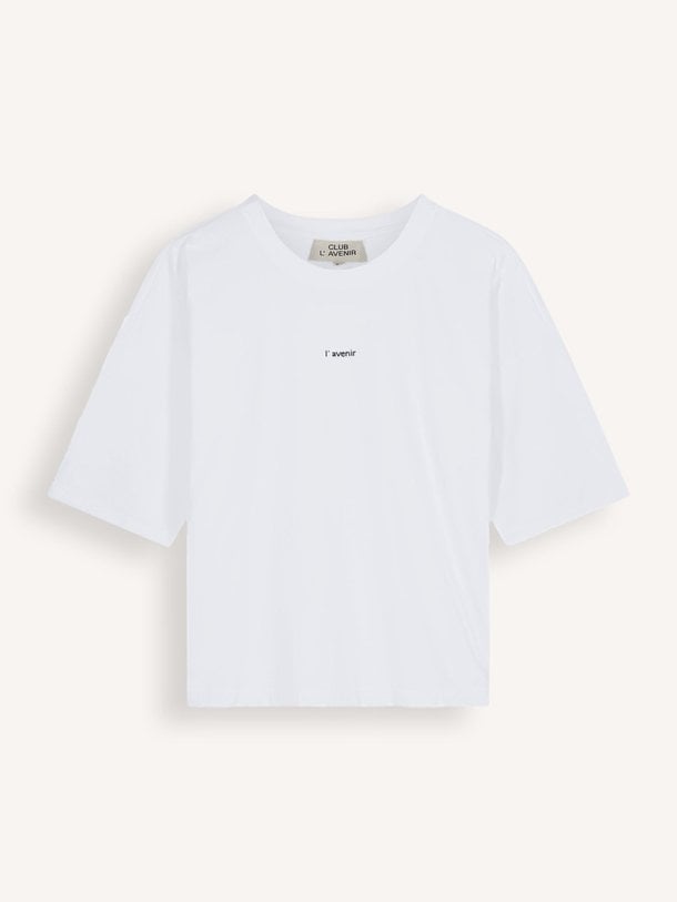 Ontdek de Cloe, katoenen logo T-shirt van Club L`avenir bij Orangebag. Op werkdagen voor 21:45 besteld, morgen in huis.