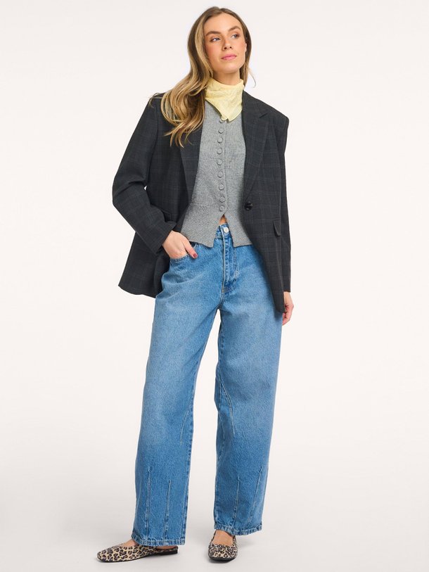 Ontdek de Havana, mid waist barrel fit jeans van Sofie Schnoor bij Orangebag. Op werkdagen voor 21:45 besteld, morgen in huis.