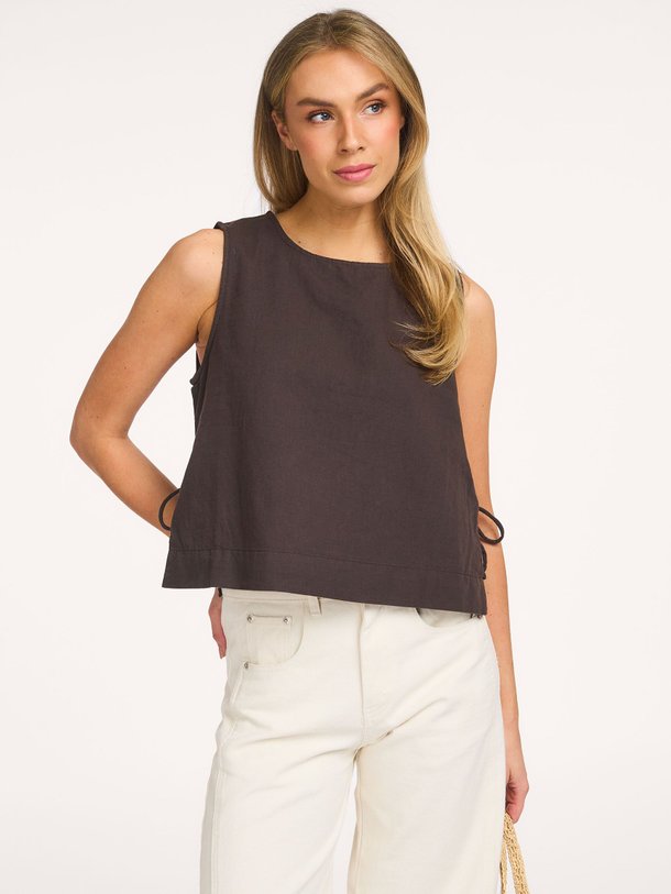 Ontdek de Svetlana, katoen/linnenmix top van Neo Noir bij Orangebag. Op werkdagen voor 21:45 besteld, morgen in huis.