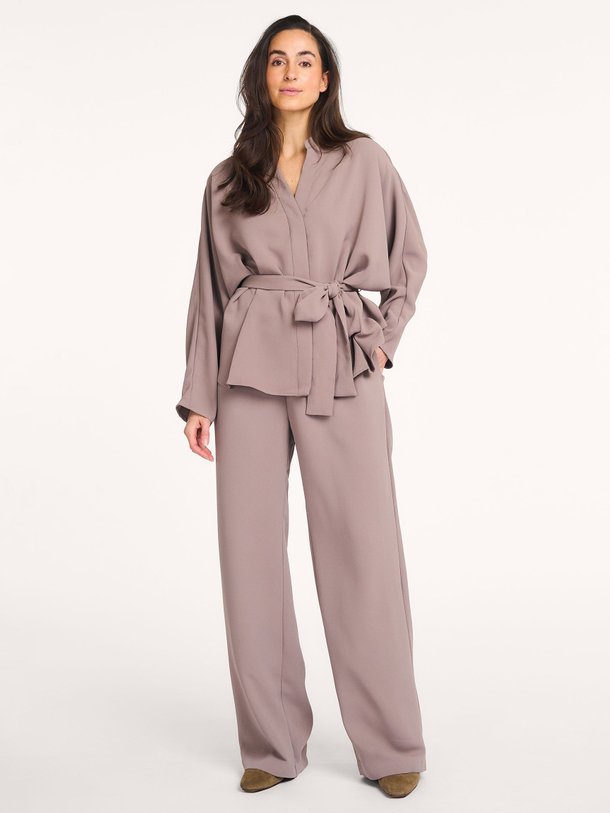 Ontdek de Ellery, geweven blouse van Neo Noir bij Orangebag. Op werkdagen voor 21:45 besteld, morgen in huis.