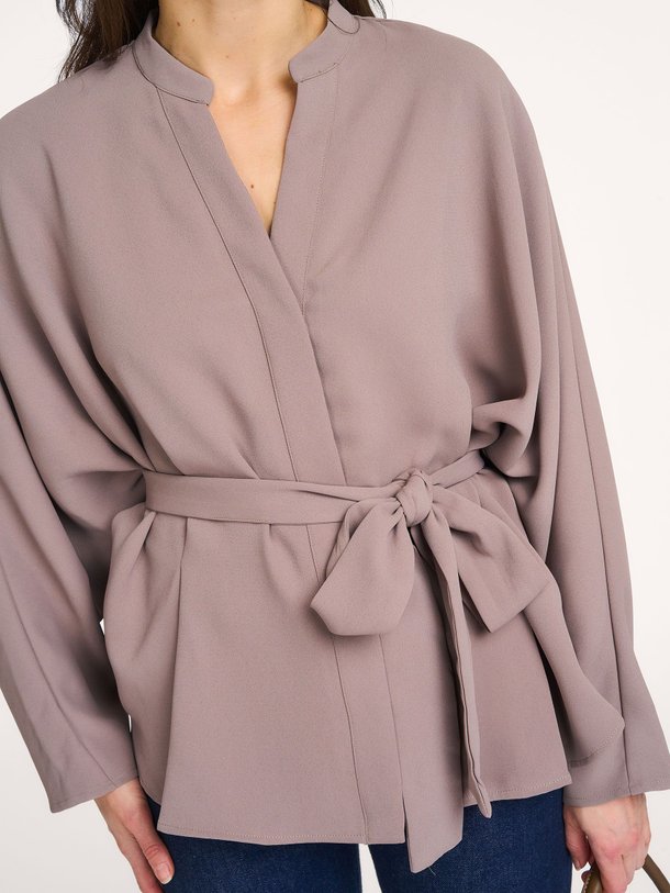 Ontdek de Ellery, geweven blouse van Neo Noir bij Orangebag. Op werkdagen voor 21:45 besteld, morgen in huis.
