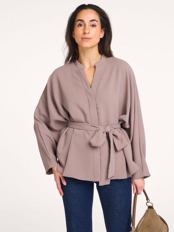 Ontdek de Ellery, geweven blouse van Neo Noir bij Orangebag. Op werkdagen voor 21:45 besteld, morgen in huis.