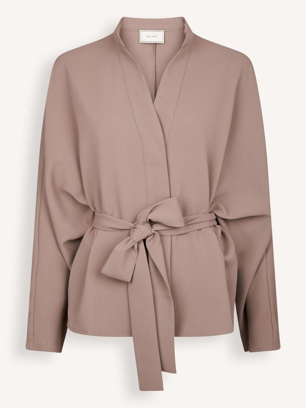 Ontdek de Ellery, geweven blouse van Neo Noir bij Orangebag. Op werkdagen voor 21:45 besteld, morgen in huis.