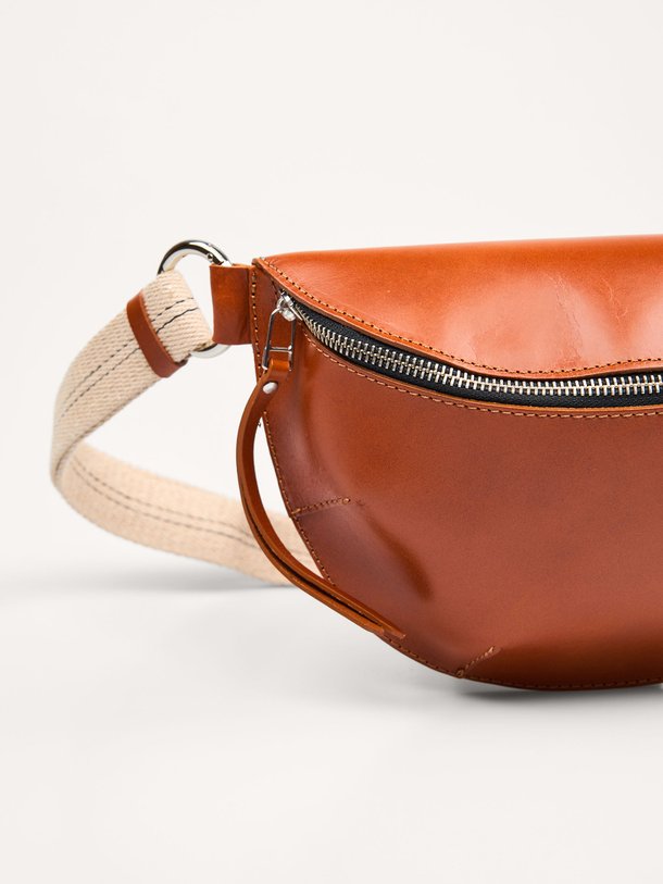 Ontdek de Rosie, lederen crossbody tas van Bellerose bij Orangebag. Op werkdagen voor 21:45 besteld, morgen in huis.