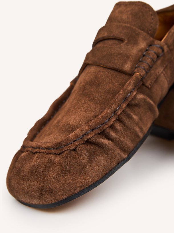 Ontdek de Peny, suède loafers van Toral bij Orangebag. Op werkdagen voor 21:45 besteld, morgen in huis.
