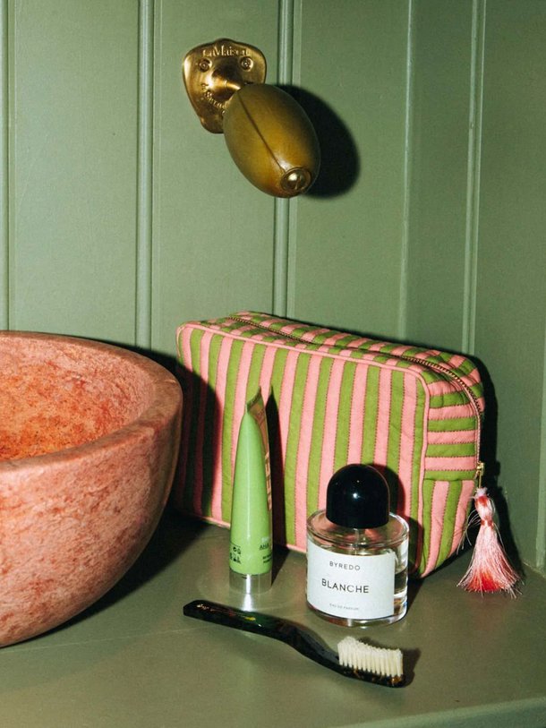 Palais Jackie, organic cotton make-up tasje met strepen - Roze Ontdek de Jackie, organic cotton make-up tasje met strepen van Palais bij Orangebag. Op werkdagen voor 21:45 besteld, morgen in huis.