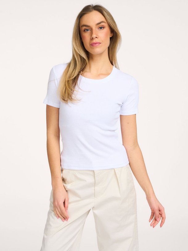 Ontdek de Saalexis, organic cottonmix rib T-shirt van Samsoe Samsoe bij Orangebag. Op werkdagen voor 21:45 besteld, morgen in huis.