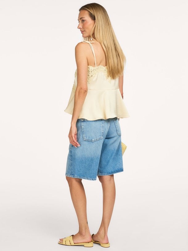Kaela Heavy Sateen Lace Top Kaela, geweven top
