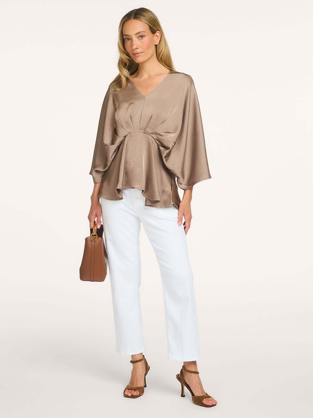 Neo Noir Rivina Heavy Sateen Blouse online kopen | Orangebag Ontdek de Neo Noir Rivina Heavy Sateen Blouse in brons. Een elegante top met diepe V-hals en wijde mouwen voor een chique look. Shop nu bij Orangebag.