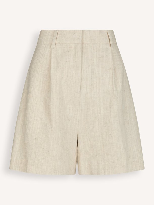 Ontdek de Neo Noir Sega Ramie Shorts in een prachtige zandkleur. Deze luchtige shorts van ramie en katoen zijn perfect voor een zomerse dag. Shop nu bij Orangebag.