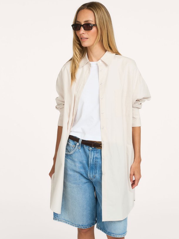 Neo Noir Halina Poplin Shirt online kopen | Orangebag Ontdek de Neo Noir Halina Poplin Shirt bij Orangebag. Een tijdloze zandkleurige blousejurk van 100% katoen met een losvallende pasvorm. Perfect voor elke dag.