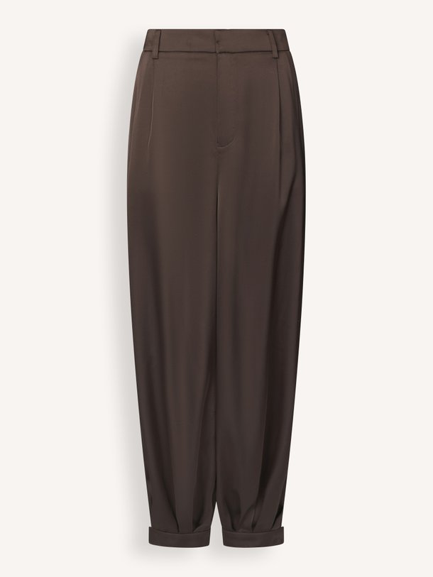 Neo Noir Fayla Drapy Satin Balloon Pants online kopen | Orangebag Ontdek de Fayla Drapy Satin Balloon Pants van Neo Noir bij Orangebag. Een stijlvolle donkerbruine broek met een luxe glans en trendy barrel fit.