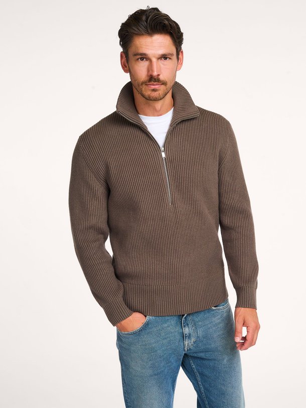 Ontdek de Manuelo katoenmix trui van Drykorn in de kleur kaki bij Orangebag. Op werkdagen voor 21:45 besteld, morgen in huis.