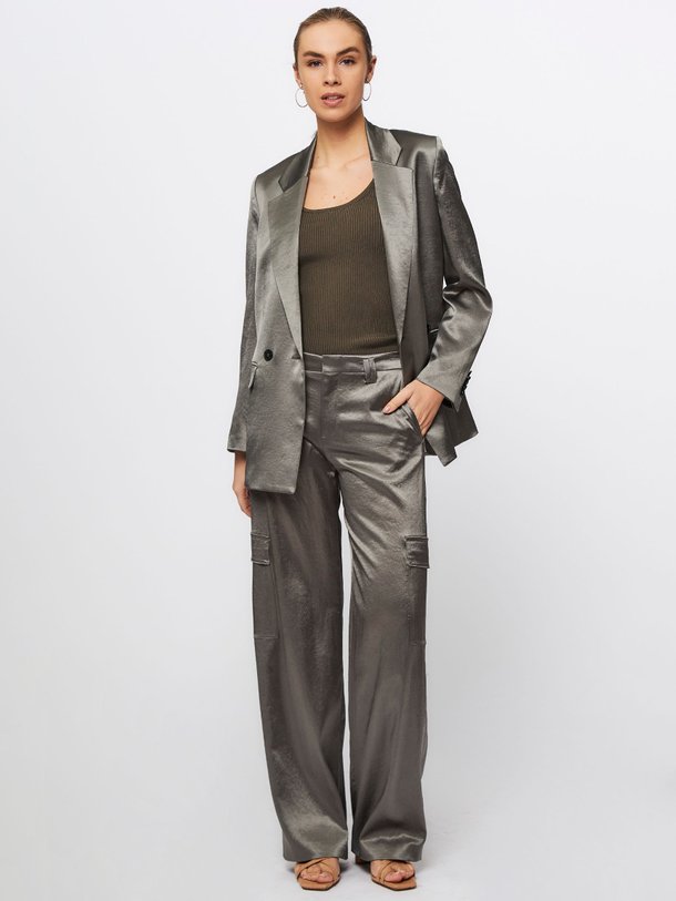 Ontdek de Ductile geweven glanzende cargo broek van Drykorn in de kleur grijsgroen bij Orangebag. Op werkdagen voor 21:45 besteld, morgen in huis.