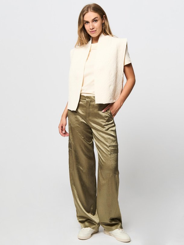 Ontdek de Ductile geweven cargo broek van Drykorn in de kleur donkergroen bij Orangebag. Op werkdagen voor 21:45 besteld, morgen in huis.