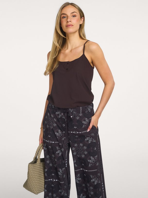 Studio Anneloes Josien Singlet Ontdek de Josien singlet van Studio Anneloes bij Orangebag. Op werkdagen voor 21:45 besteld, morgen in huis.